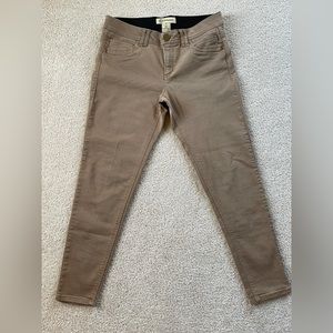 Women’s Elastic Waistband/Stretch Pants- Size 8